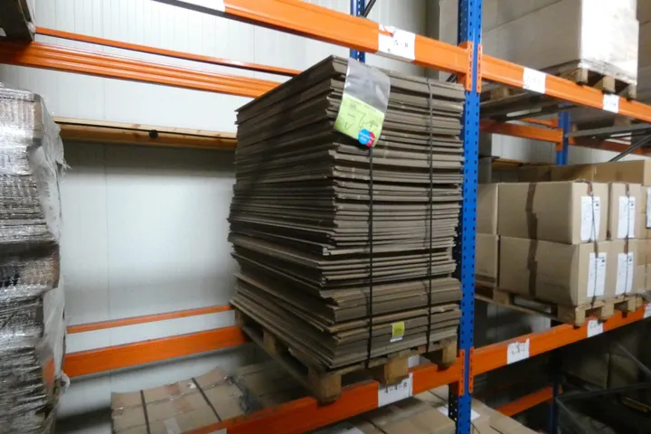 Konvolut Zuschnitt FEFCO 0901 1190x760x7 innen Umfang: Palette mit Inhalt